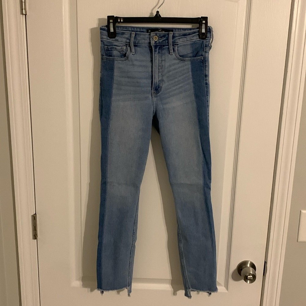 Hollister women’s two tone jeans Size 3R cropped length